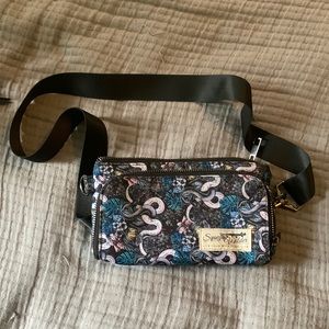 Crossbody/wristlet